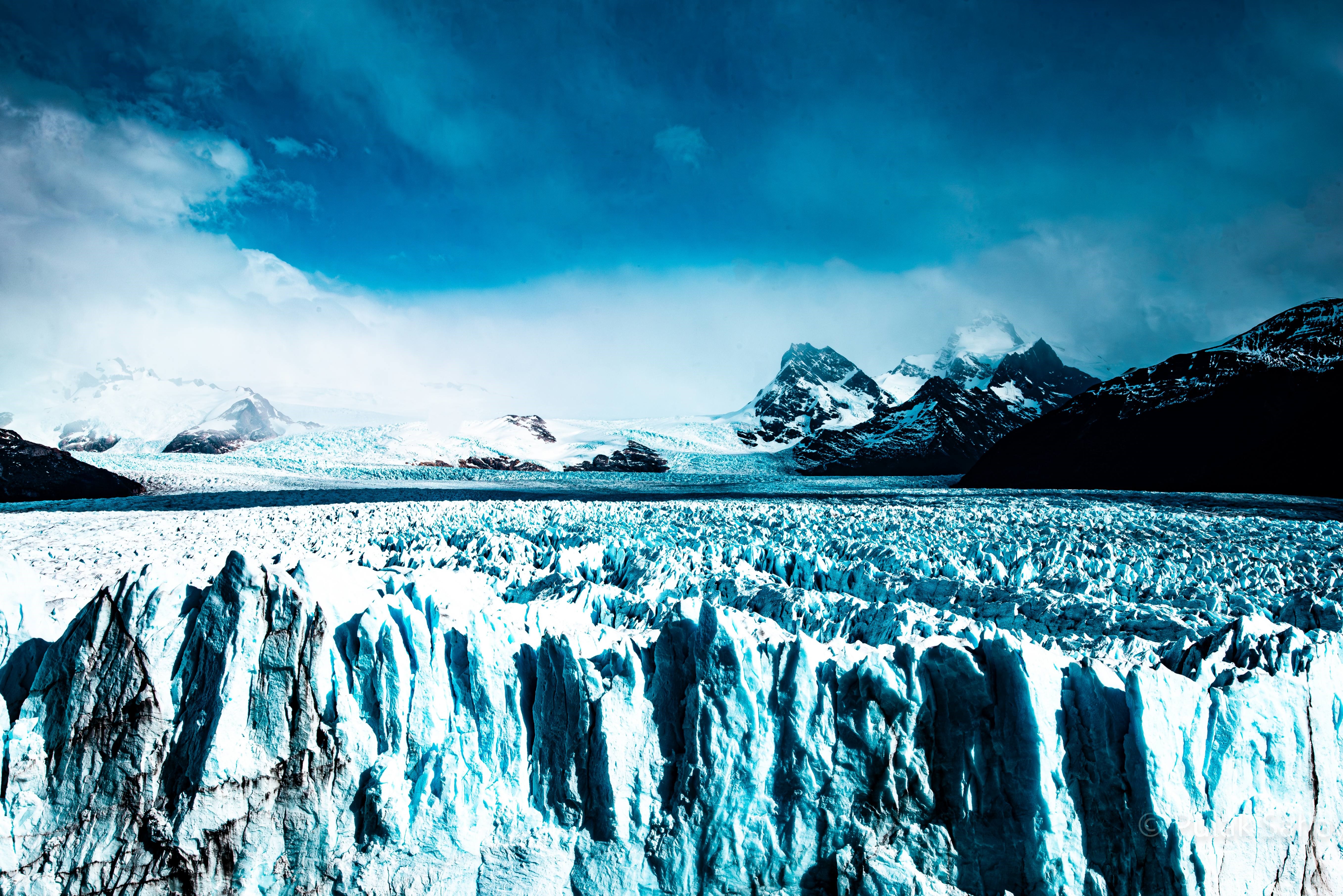 Blue glaciers and mountains